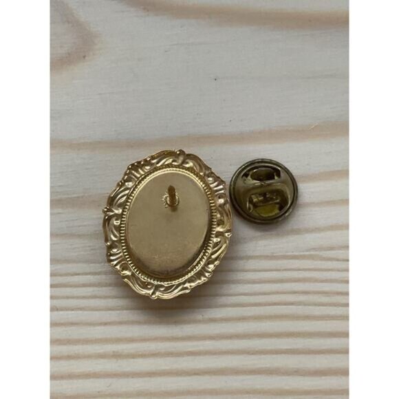 Vintage Gold-Tone Angel Lapel Pin Brooch With Detailed Frame - Picture 5 of 5